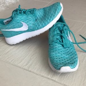 Nike flyknit roshe